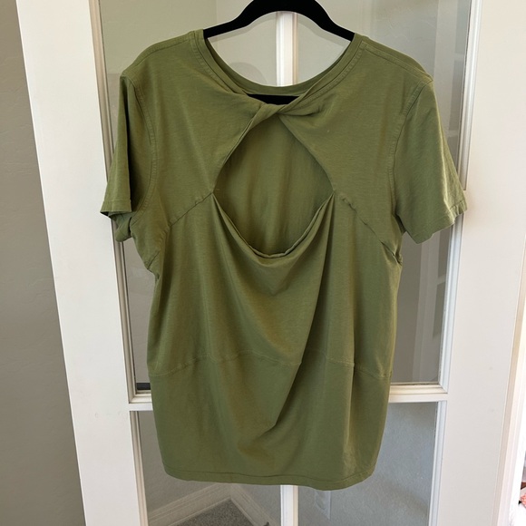LULULEMON ATHLETICA Back in Action Tee in Olive Green - Picture 3 of 5